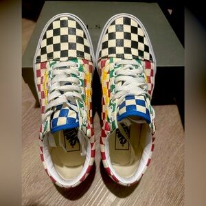 Cute Van lace-ups, size 8.5. Super fun!